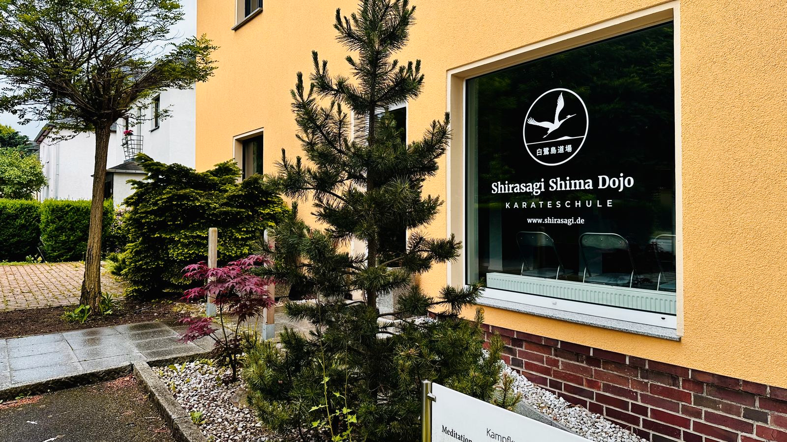 Außenansicht des Shirasagi Shima Dōjō in der Zschopauer Straße, Chemnitz