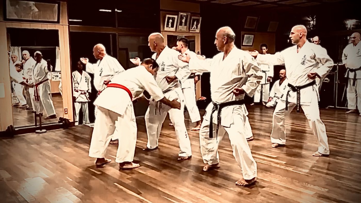 Übung im Honbu Dōjō des Shidōkan auf Okinawa